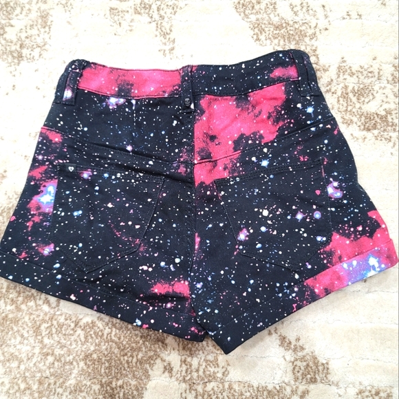 🍒 2/$22 Galaxy High Rise Shorts - Picture 4 of 4